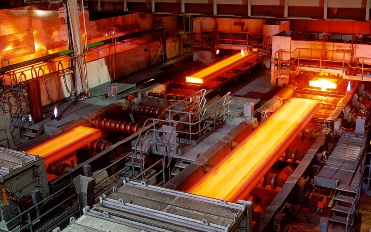 Linha industrial de processamento de aço